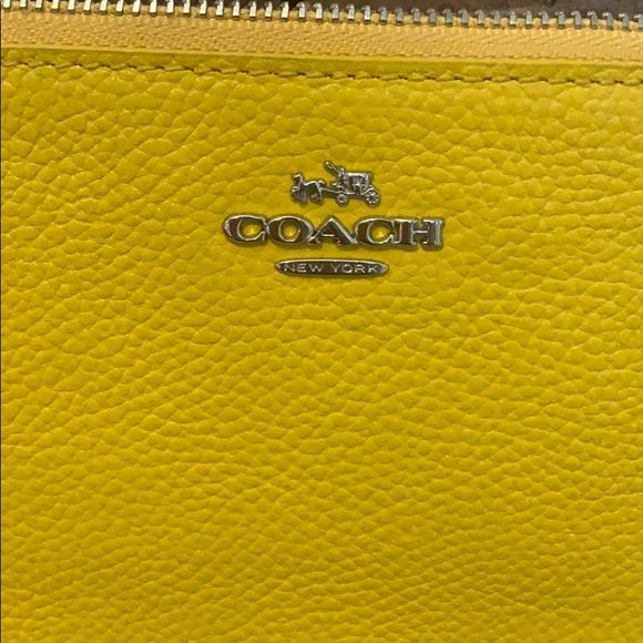 Coach wristlet- yellow with white fur boarder - Picture 2 of 5
